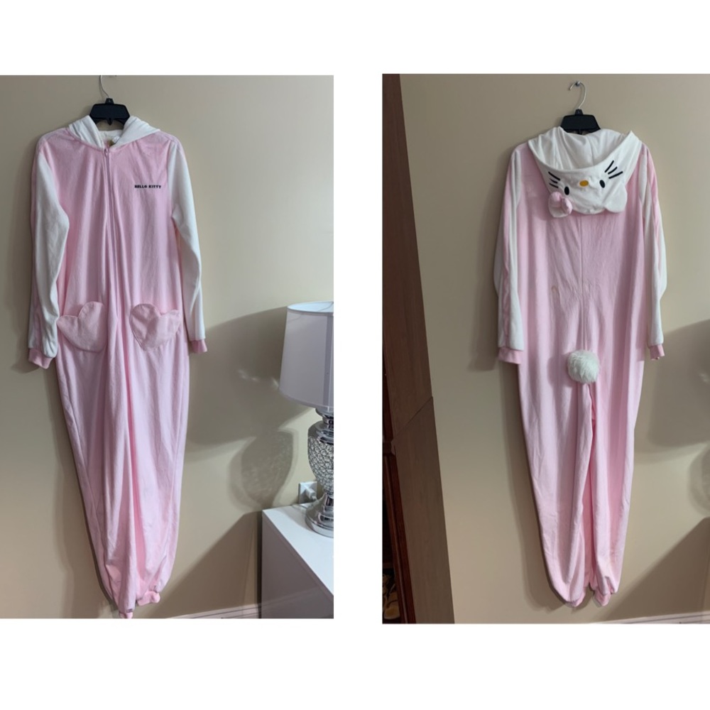 Hello Kitty Long Sleeve Onesie: Divided